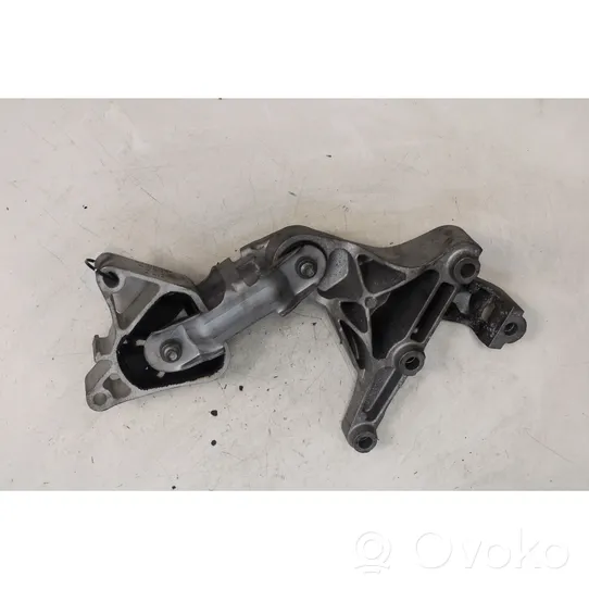 Mercedes-Benz A W176 Engine mount bracket 