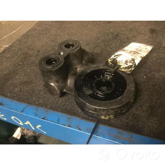 Volvo S40, V40 Support de filtre à huile 