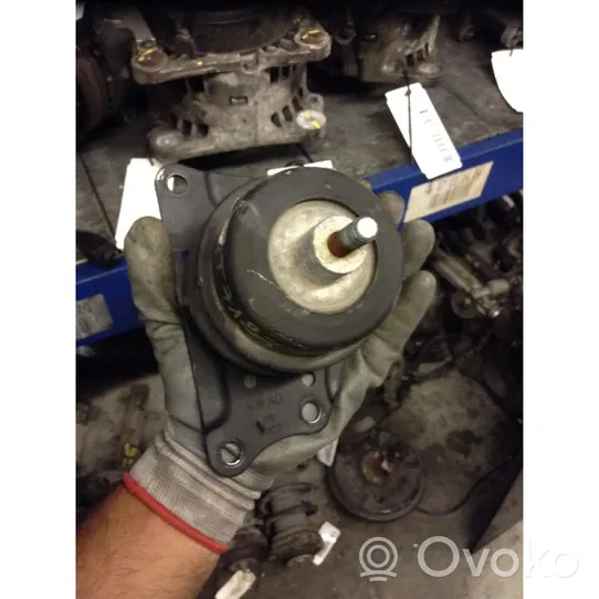 Volkswagen Fox Подушка двигателя 