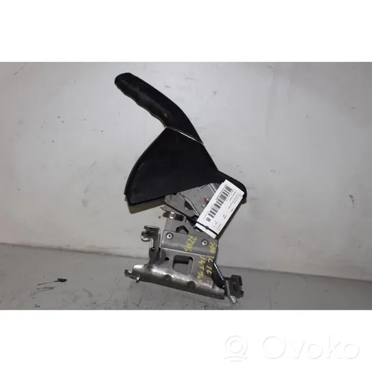 Fiat 500L Hand brake release handle 