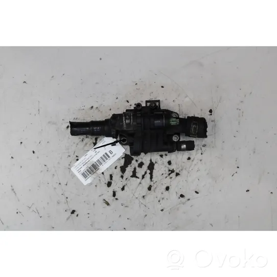 Ford Focus C-MAX Boîtier de thermostat / thermostat 