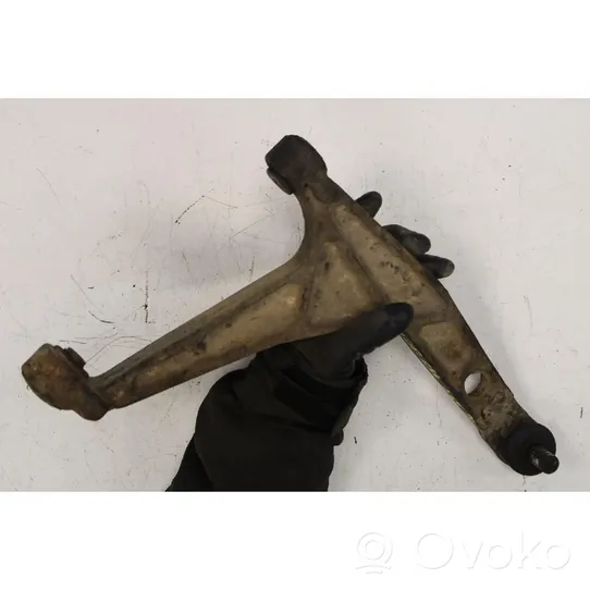 Peugeot 205 Triangle bras de suspension inférieur avant 