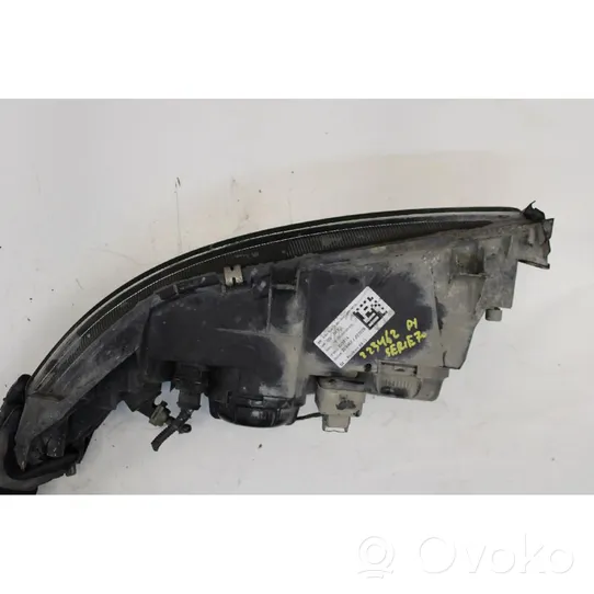 Volvo XC70 Lampa przednia 