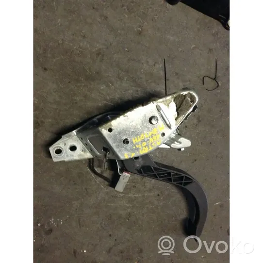 Opel Astra H Clutch pedal 