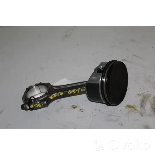 Fiat 500L Piston with connecting rod 