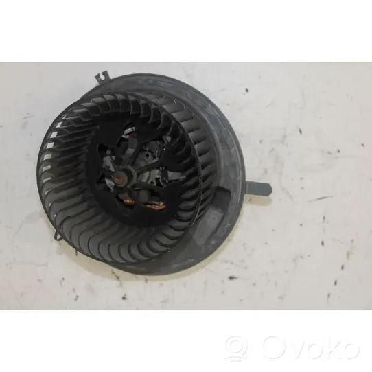 BMW 1 E81 E87 Salono oro mazgo plastikinis korpusas 