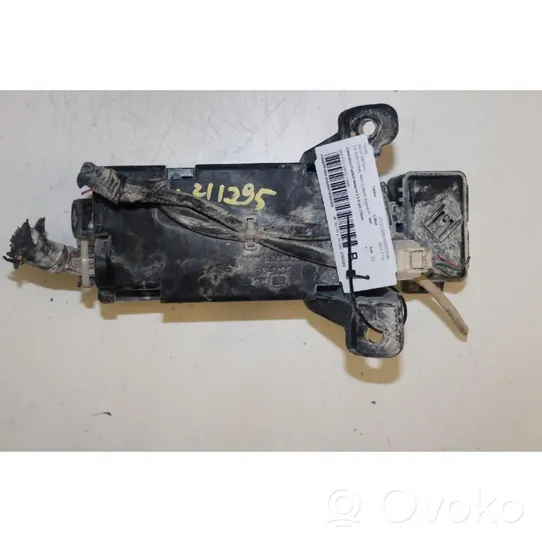 Toyota Hilux (N140, N150, N160, N170) Module de fusibles 