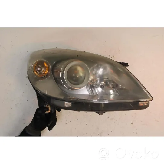 Mercedes-Benz B W245 Lampa przednia A1698201861