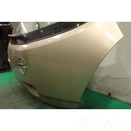 Opel Corsa D Takaluukun/tavaratilan kansi 