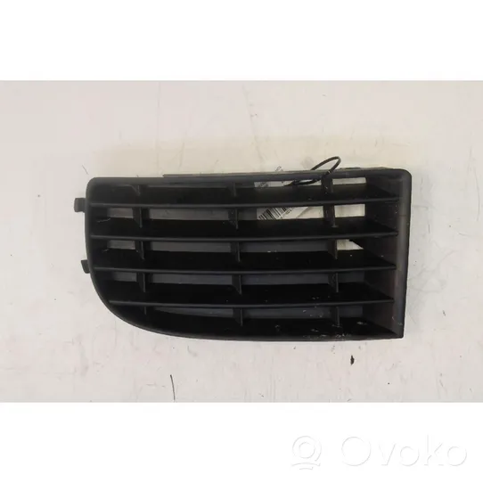 Volkswagen Golf V Grille de calandre avant 