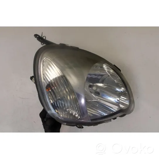 Toyota Yaris Lampa przednia 89009201