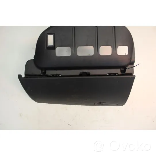 Volvo XC40 Glove box 