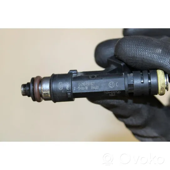 Opel Zafira B Injecteur de carburant 