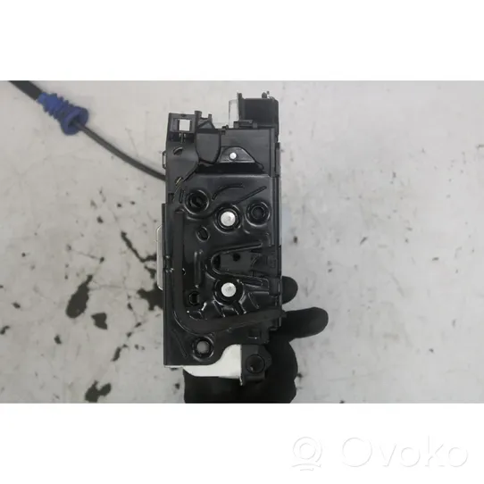 Volkswagen PASSAT CC Front door lock 