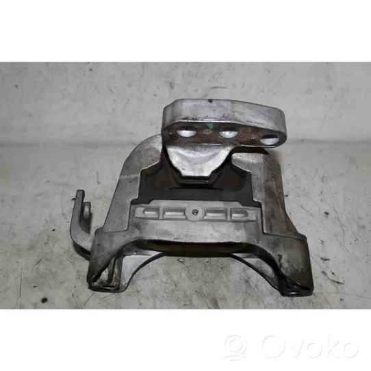 Chevrolet Cruze Engine mount bracket 