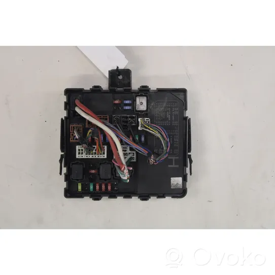 Nissan Navara D40 Fuse module 