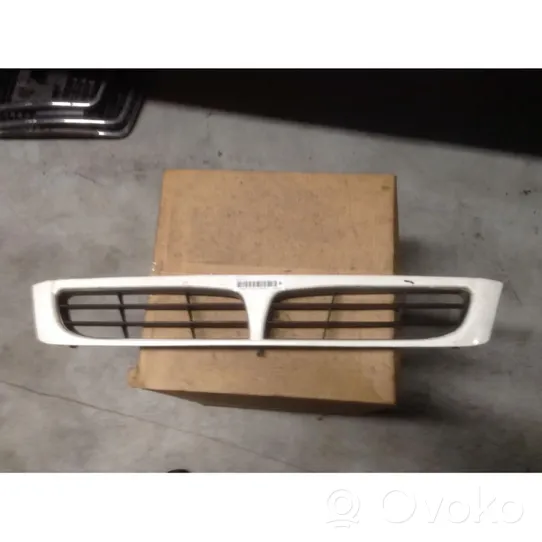 Toyota Carina T190 Grille de calandre avant 