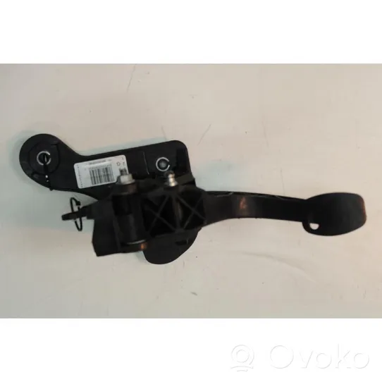 Peugeot 2008 II Clutch pedal 