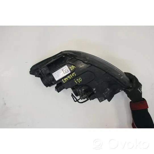 Hyundai i30 Lampa przednia 92102-2R000