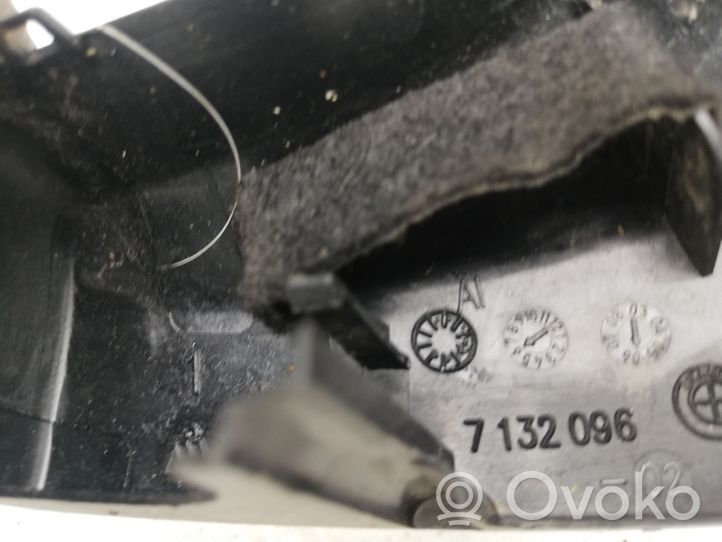 BMW 3 E90 E91 Inne części wnętrza samochodu 7132096