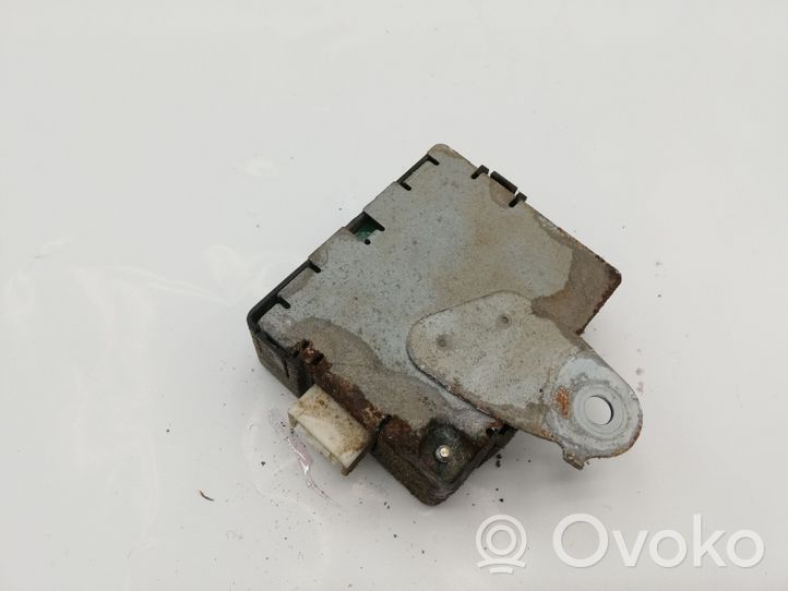 Toyota Avensis Verso Oven keskuslukituksen ohjausyksikön moduuli 8974144060