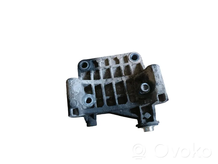 Audi A6 S6 C6 4F Supporto del generatore/alternatore 