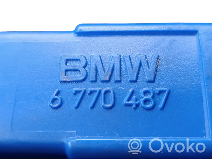 BMW X6 E71 Trójkąt ostrzegawczy 6770487