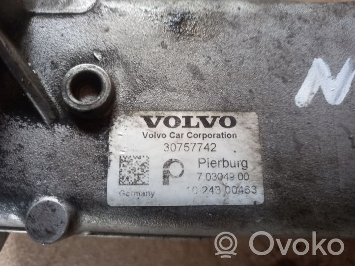 Volvo V70 Refrigerador de la válvula EGR 30757742