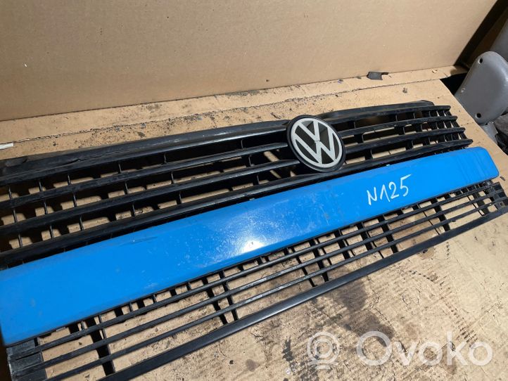 Volkswagen Transporter - Caravelle T4 Maskownica / Grill / Atrapa górna chłodnicy 701853653E