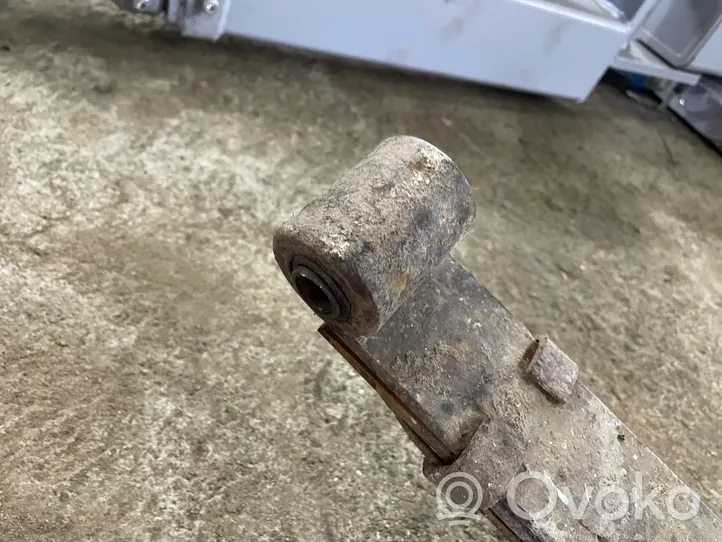 Daihatsu Rocky Suspensión de ballesta trasera 