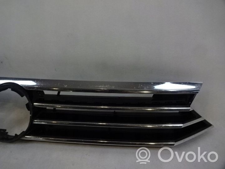 Volkswagen PASSAT B8 Front bumper upper radiator grill 