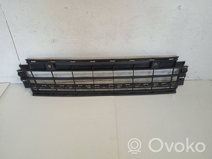 Volkswagen Golf VIII Grille inférieure de pare-chocs avant 5H0853677G