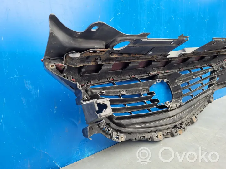 Mazda 6 Grille calandre supérieure de pare-chocs avant GHP950712