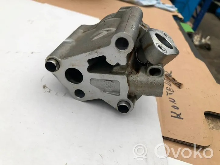 Ford Kuga III Oil pump 