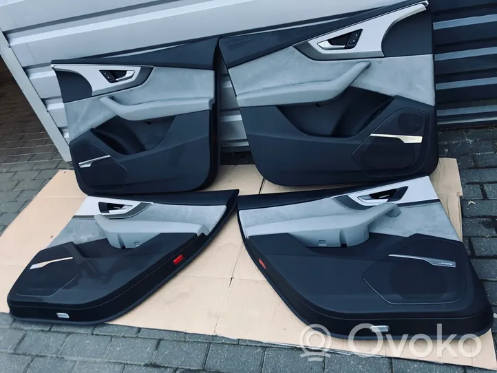 Audi Q7 4M Set di rivestimento del pannello della portiera 4M0867118B