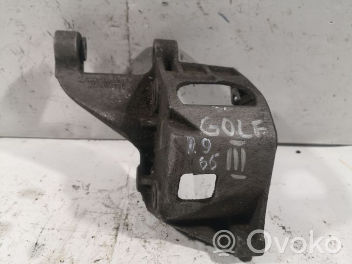 Volkswagen Golf III Supporto di montaggio della pompa del servosterzo 028145523D