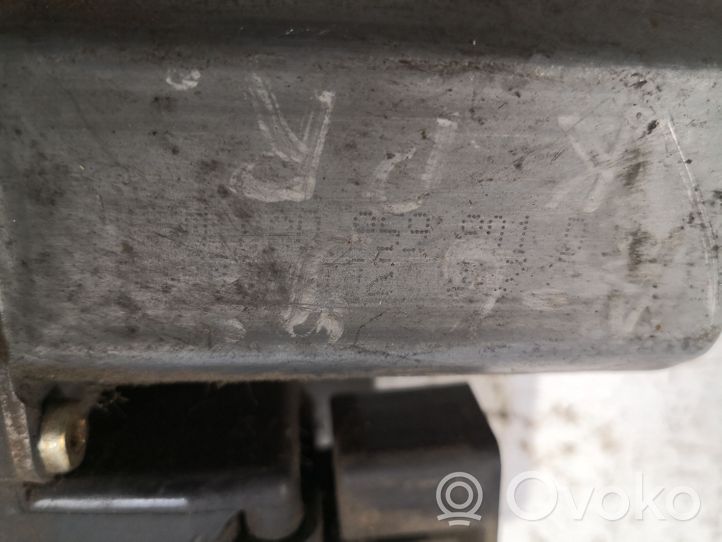 Audi A6 S6 C5 4B Priekinis varikliukas langų pakėlėjo 8D0959801D