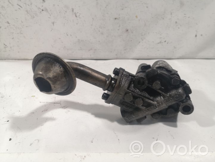 Volkswagen Golf II Oil pump 049115153B