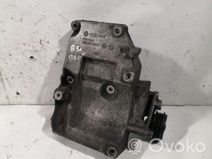 Volkswagen PASSAT B5.5 Staffa di montaggio del compressore dell’A/C 038260885C