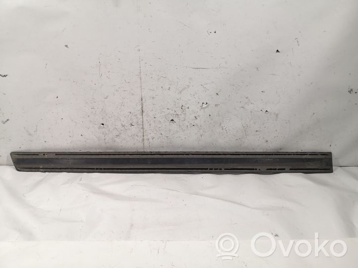 Volkswagen Sharan Takaoven lista (muoto) 7M3853525