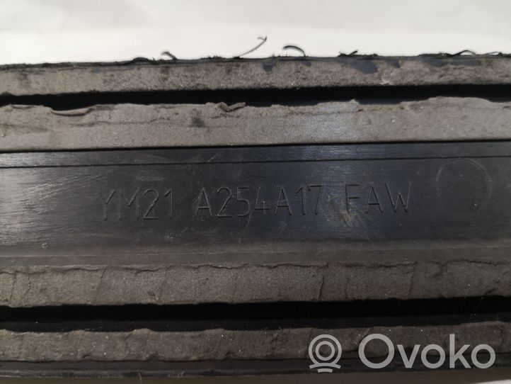 Volkswagen Sharan Aizmugurē durvju dekoratīvā apdare (moldings) 7M3853525