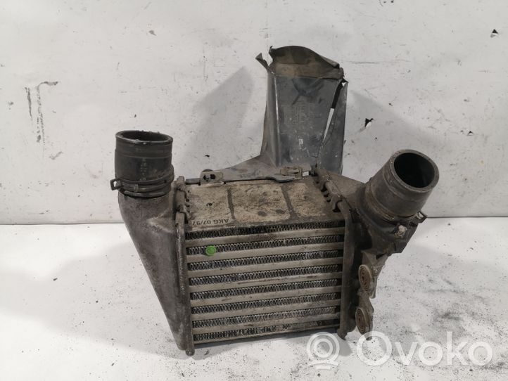 Volkswagen Golf III Chłodnica powietrza doładowującego / Intercooler 1H0121283