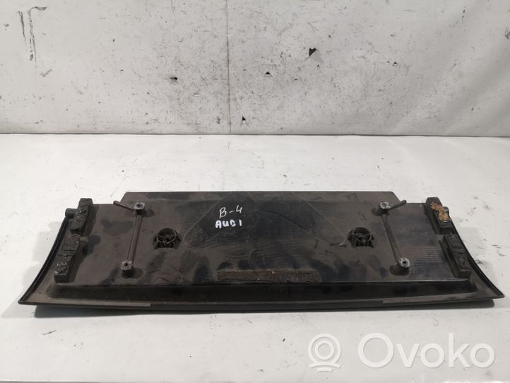 Audi 80 90 S2 B4 Takaluukun rekisterikilven valon palkki 8A5853465