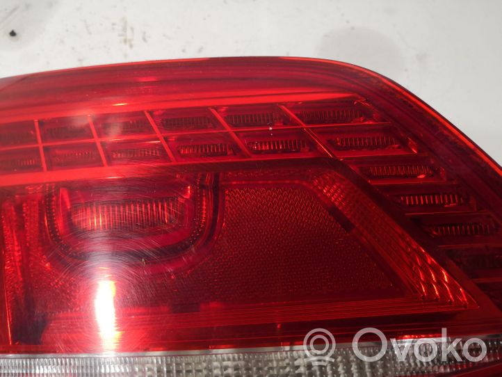 Volkswagen PASSAT B7 Lampy tylnej klapy bagażnika 