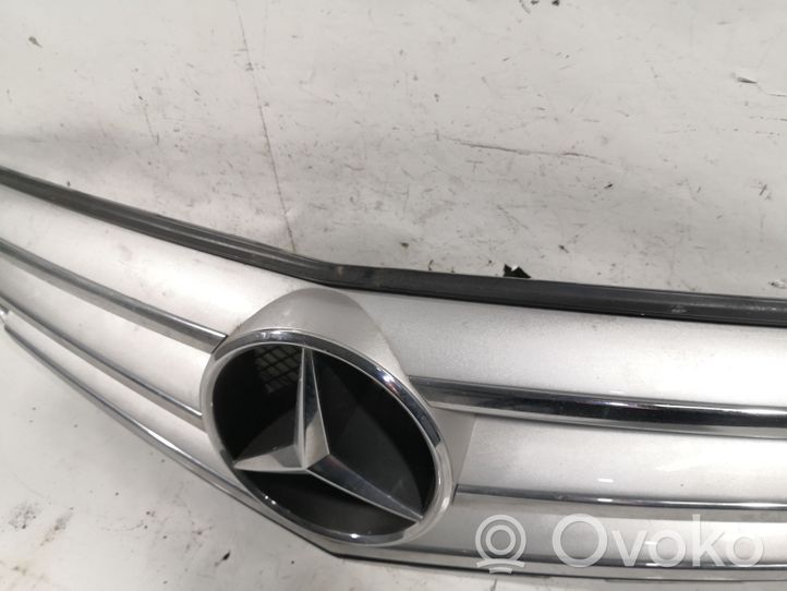 Mercedes-Benz C W204 Grille calandre supérieure de pare-chocs avant 2048800023