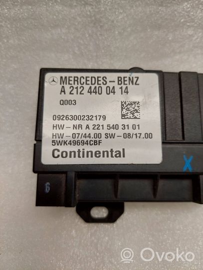 Mercedes-Benz E C207 W207 Polttoaineen ruiskutuspumpun ohjainlaite/moduuli A2124400414