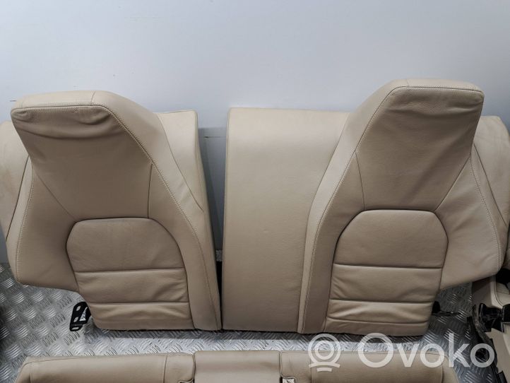 Mercedes-Benz E C207 W207 Sėdynių / durų apdailų komplektas 