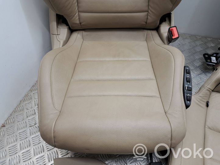 Mercedes-Benz E C207 W207 Conjunto de molduras de la puertas y los asientos 