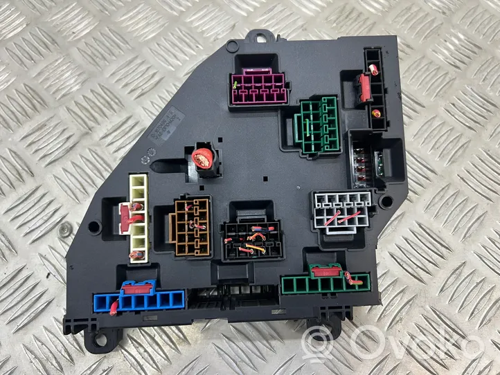 BMW 5 F10 F11 Ramka / Moduł bezpieczników 9264923