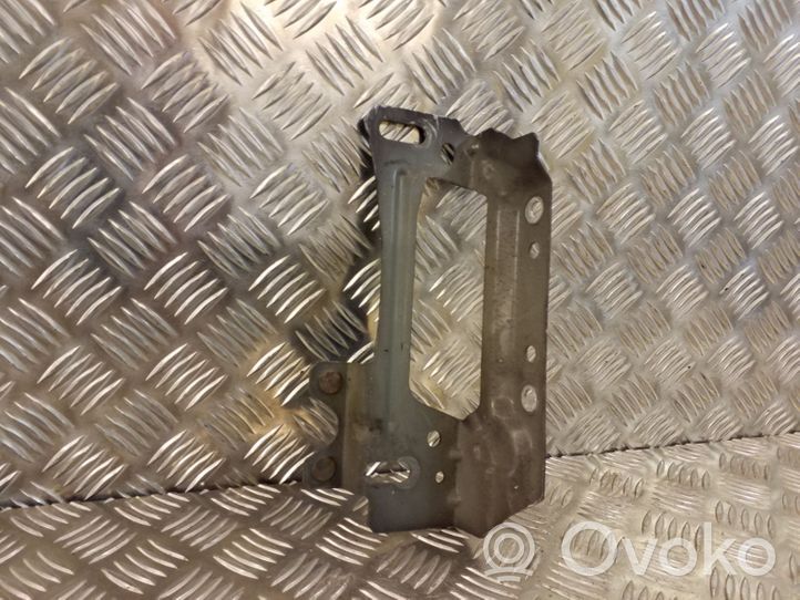 Mazda CX-7 Staffa del pannello di supporto del radiatore 